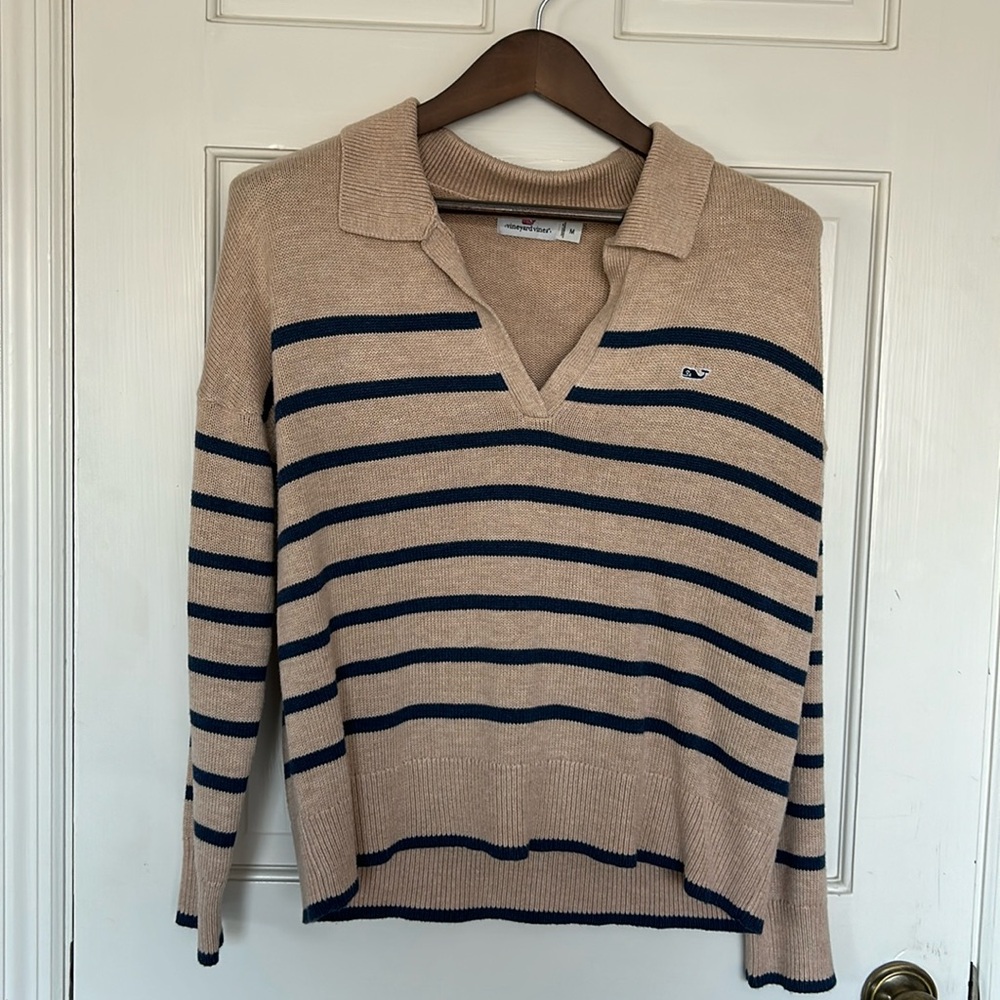 Vineyard Vines v-neck sweater with collar . Size M
